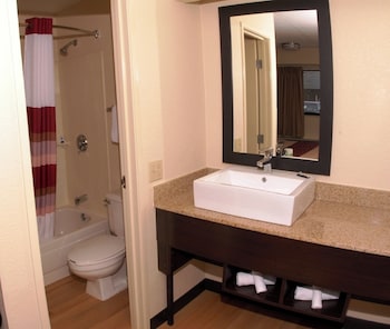 Standard Room, 1 King Bed (Smoke Free)