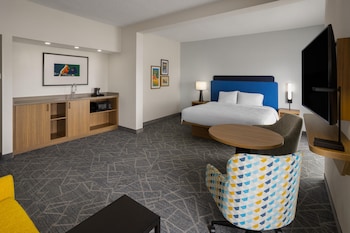 Deluxe Room, 1 King Bed with Sofa bed, Microwave