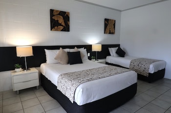 Queen Room with Single and Balcony and Bayview
