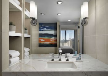 Room, 1 King Bed, Ocean View (High Floor)