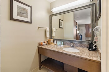 Standard Room, 1 King Bed, Partial Ocean View