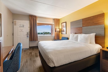 Room, 1 King Bed, Accessible (Partial Ocean View)