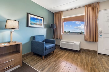 Room, 1 King Bed, Accessible (Partial Ocean View)