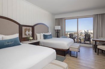 Room, 2 Queen Beds, Roll-in Shower (Partial Coastal View)