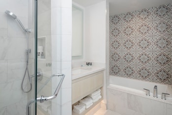 Junior Suite (King With Sleeper Sofa - Gulf Front)