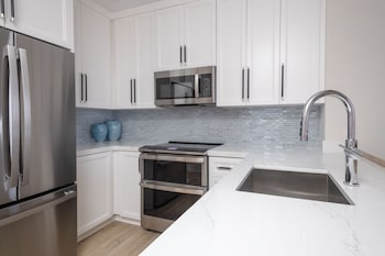 Suite, 1 Bedroom (King, Standard View)