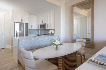 Suite, 1 Bedroom (King, Standard View)
