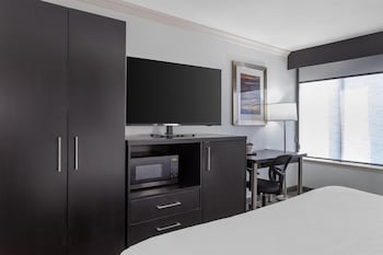 Standard Room, 1 King Bed, Non Smoking, Refrigerator & Microwave