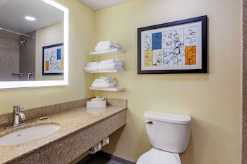 Standard Room, 2 Queen Beds, Non Smoking, Refrigerator & Microwave (1st Floor)