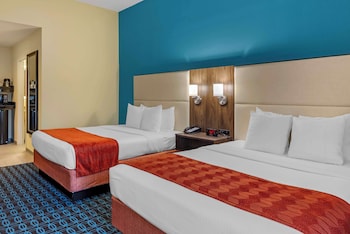 Standard Room, 2 Queen Beds, Non Smoking, Refrigerator & Microwave (1st Floor)