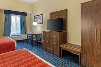 Standard Room, 2 Queen Beds, Non Smoking, Refrigerator & Microwave (1st Floor)