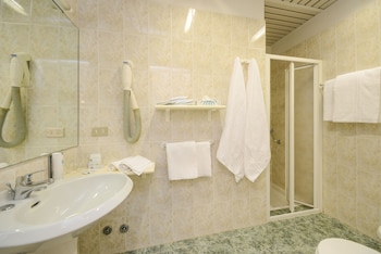 Quadruple Room, Lake View