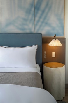 Deluxe Room, 1 King Bed, High Floor, Bay View
