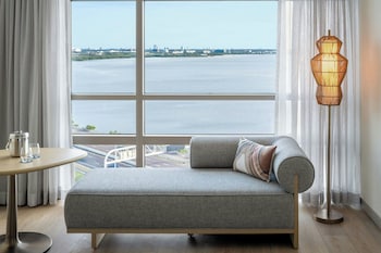 Room, 1 King Bed, Partial Bay View (Mobility Accessible)