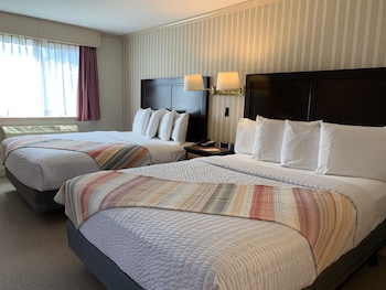 Room, 2 Queen Beds, Kitchenette