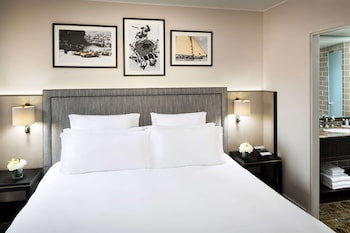 Suite, 1 Queen Bed (Top Floor)