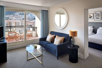 Suite, 1 King Bed (Rose Garden)