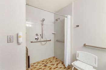 Room, 2 Queen Beds, Accessible, Non Smoking