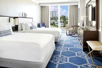 Deluxe Room, 2 Queen Beds, Partial Ocean View