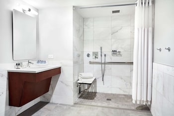 Fairmont, Room, 1 King Bed, Accessible