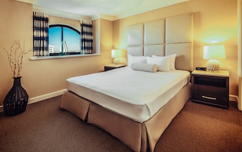 Suite, 1 King Bed, Oceanfront (Huntington Tower)