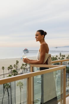 Suite, 1 King Bed, Oceanfront, Twin Dolphin Tower