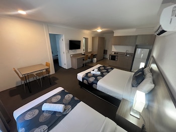Family Suite, 1 Bedroom, Kitchenette