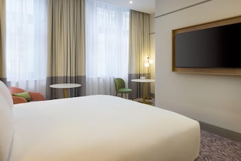 Junior Suite, 1 King Bed with Sofa bed (Lounge Access)