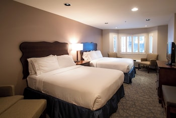 Superior Room, 2 Queen Beds, Kitchen