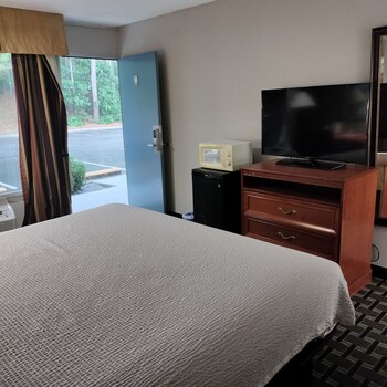 Standard Room, 1 King Bed, Roll-in Shower, Non Smoking (Handicap Accessible)