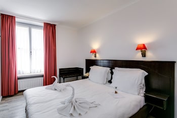 Standard Double Room, 1 Queen Bed, Refrigerator, City View