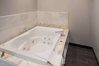 Suite, 1 King Bed, Non Smoking, Jetted Tub