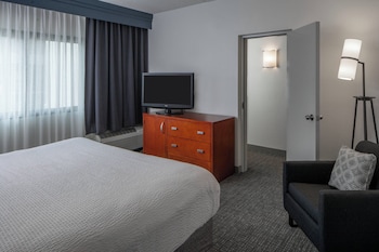 Suite, 1 Bedroom, Courtyard View