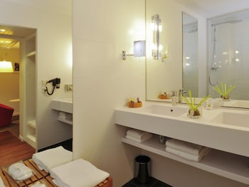 Triple Room, Multiple Beds (1 double and 1 single beds)