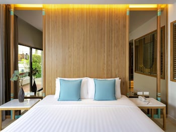 Premier Suite, 1 Double Bed with Sofa bed, Sea View (Living room)