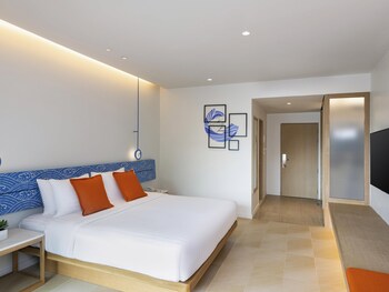 Premier Room, 1 King Bed, Garden View
