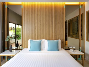 Premier Suite, 1 Double Bed with Sofa bed, Sea View (Living room)