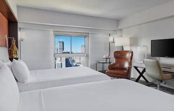 2 Double Beds