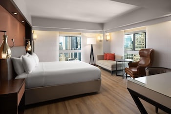 Deluxe Room, 1 King Bed, City View, Corner