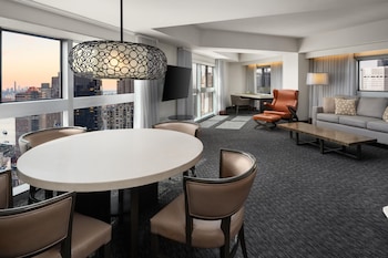 Deluxe Suite, Multiple Beds, Jetted Tub