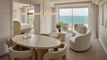 King Ocean Front Deluxe Suite