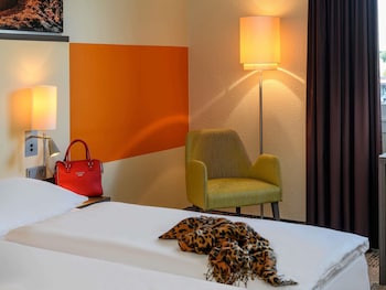 Privilege, Room, 1 Queen Bed