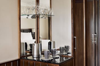 Classic Room, 1 King Bed, Roll-in Shower (Mobility Accessible)