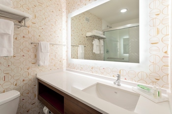 Suite, 1 Bedroom (Walkin Shower)