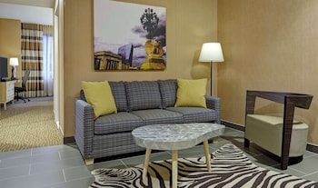 Suite, 2 Queen Beds, Kitchenette