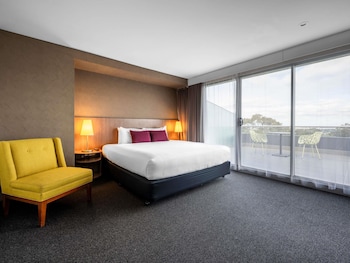 Privilege, Junior Suite, 1 King Bed, Balcony