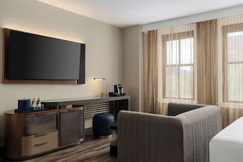 Deluxe Room, 1 King Bed with Sofa bed