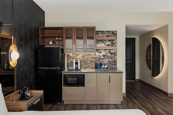 Junior Suite, 1 King Bed, Mobility Accessible, Bathtub