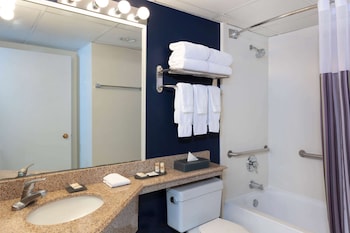 Deluxe Suite, 2 Queen Beds, Non Smoking, City View