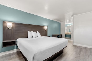 Studio Suite, 1 King Bed, Accessible